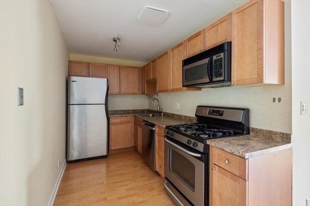 8232 Niles Center Road 214, Skokie, IL 60077