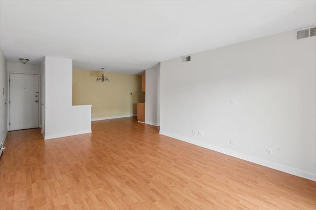 8232 Niles Center Road 214, Skokie, IL 60077
