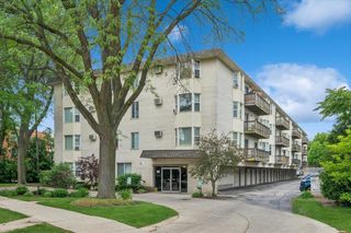 8232 Niles Center Road 214, Skokie, IL 60077