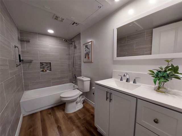 9707 Richmond Avenue 80, Houston, TX 77042