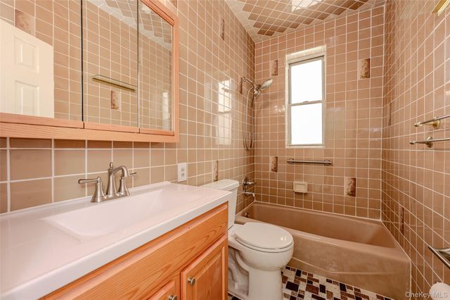 618 E 2nd Street, Brooklyn, NY 11218