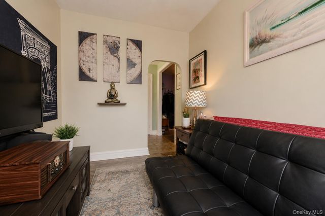 618 E 2nd Street, Brooklyn, NY 11218