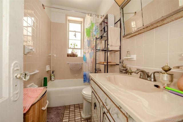 618 E 2nd Street, Brooklyn, NY 11218