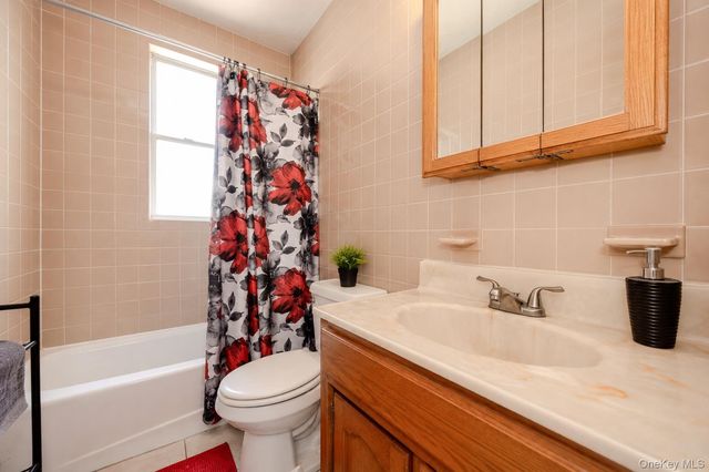 618 E 2nd Street, Brooklyn, NY 11218