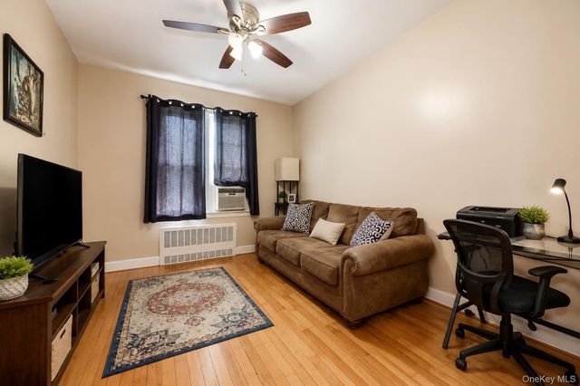 618 E 2nd Street, Brooklyn, NY 11218