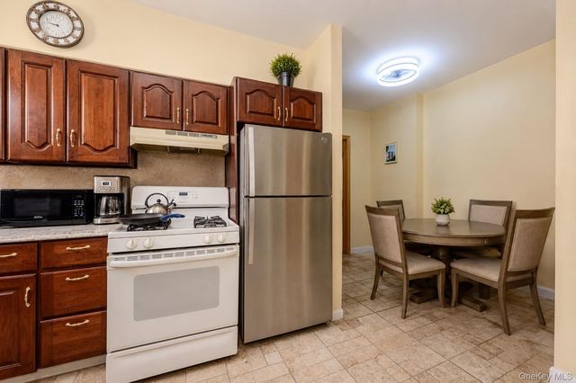 618 E 2nd Street, Brooklyn, NY 11218