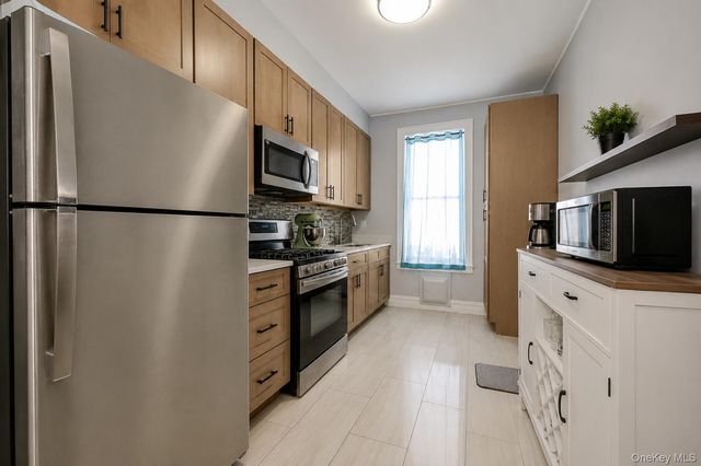 618 E 2nd Street, Brooklyn, NY 11218