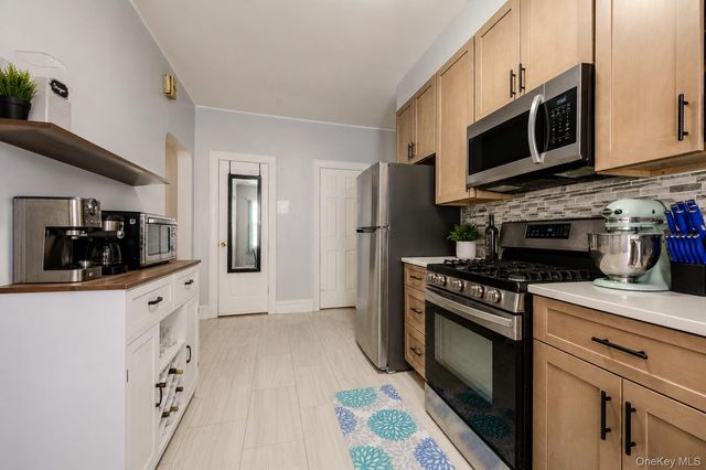618 E 2nd Street, Brooklyn, NY 11218
