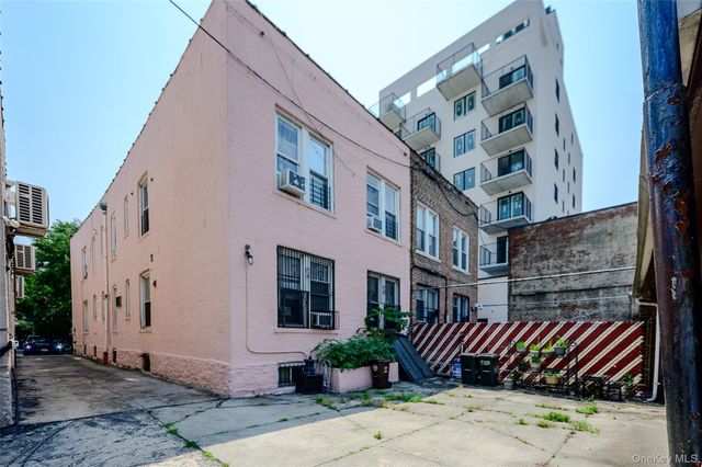 618 E 2nd Street, Brooklyn, NY 11218