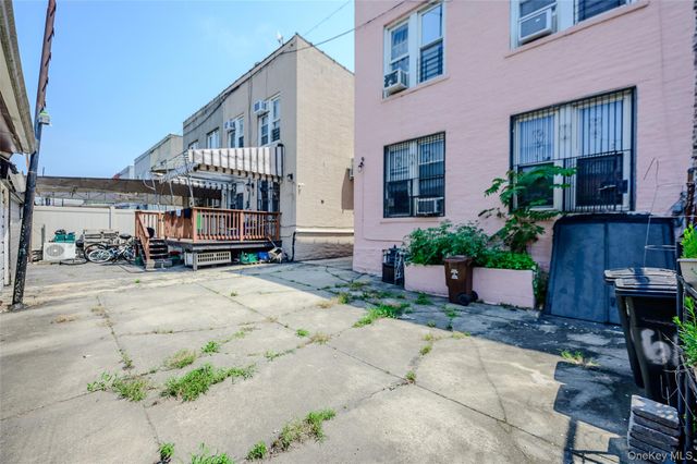 618 E 2nd Street, Brooklyn, NY 11218