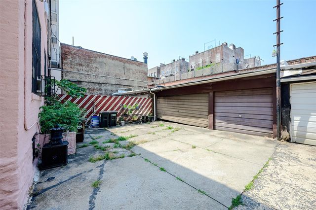 618 E 2nd Street, Brooklyn, NY 11218