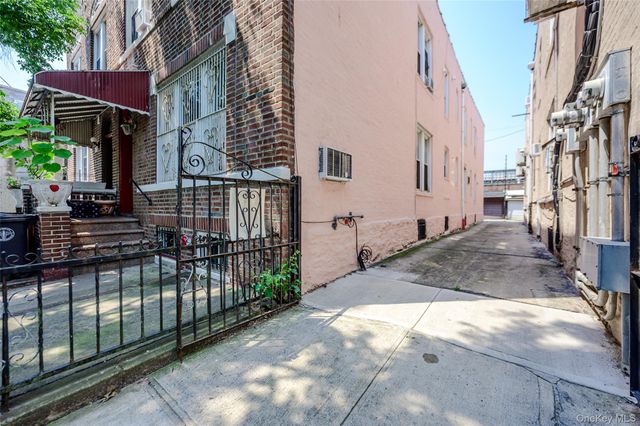 618 E 2nd Street, Brooklyn, NY 11218