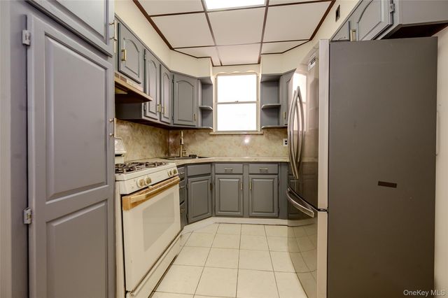 618 E 2nd Street, Brooklyn, NY 11218