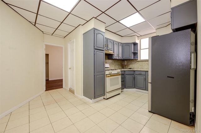 618 E 2nd Street, Brooklyn, NY 11218