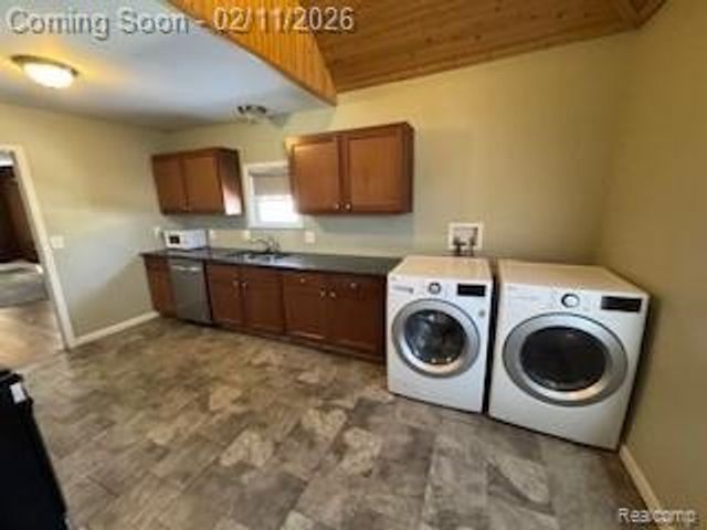 79 E MAHAN Avenue, Hazel Park, MI 48030