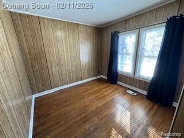 79 E MAHAN Avenue, Hazel Park, MI 48030