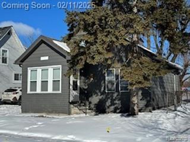 79 E MAHAN Avenue, Hazel Park, MI 48030