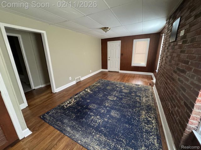 79 E MAHAN Avenue, Hazel Park, MI 48030