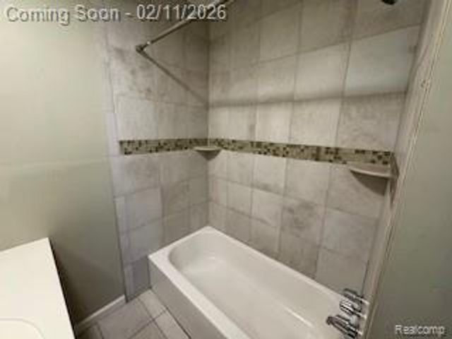 79 E MAHAN Avenue, Hazel Park, MI 48030