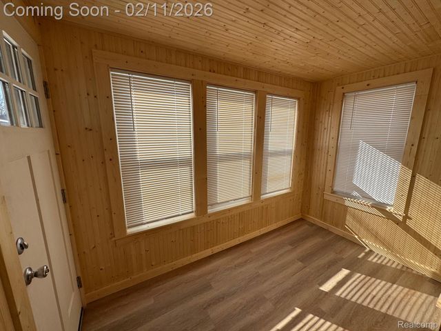 79 E MAHAN Avenue, Hazel Park, MI 48030