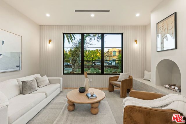 11748 La Maida Street, Valley Village, CA 91607