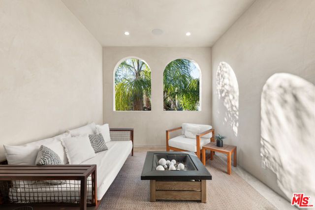 11748 La Maida Street, Valley Village, CA 91607