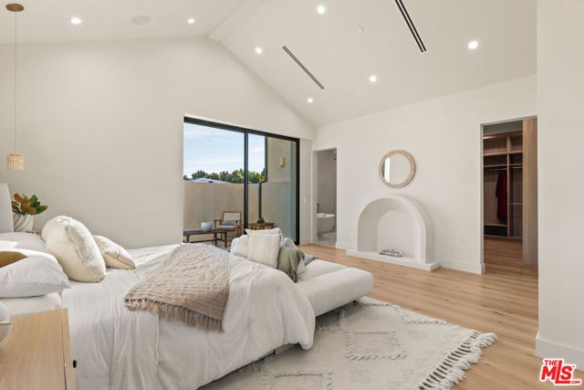 11748 La Maida Street, Valley Village, CA 91607