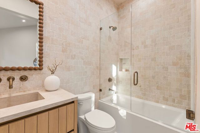 11748 La Maida Street, Valley Village, CA 91607