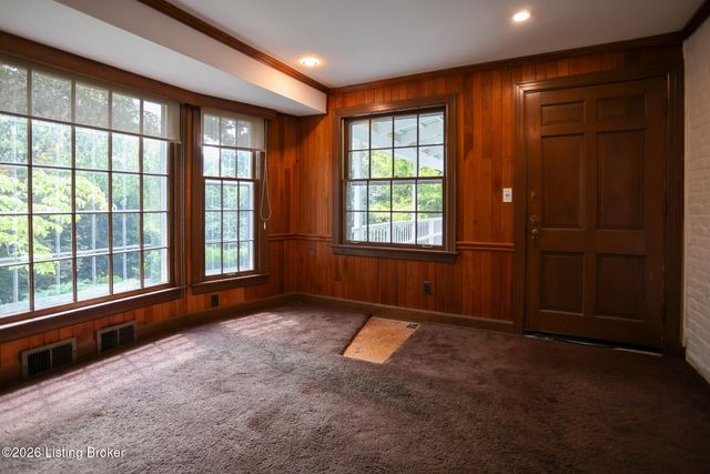 602 Sunset Rd, Louisville, KY 40206