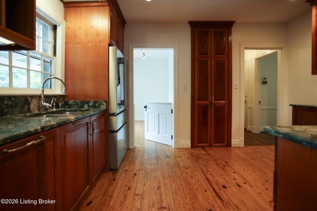 602 Sunset Rd, Louisville, KY 40206