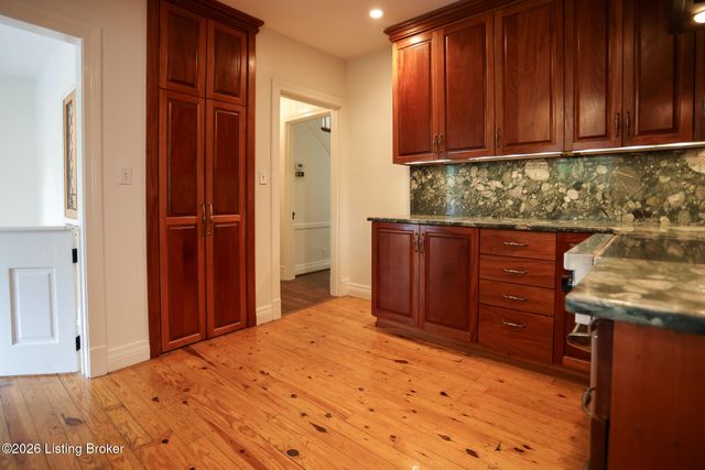 602 Sunset Rd, Louisville, KY 40206