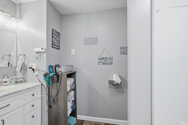 1009 E Montpelier Pike, Marion, IN 46953