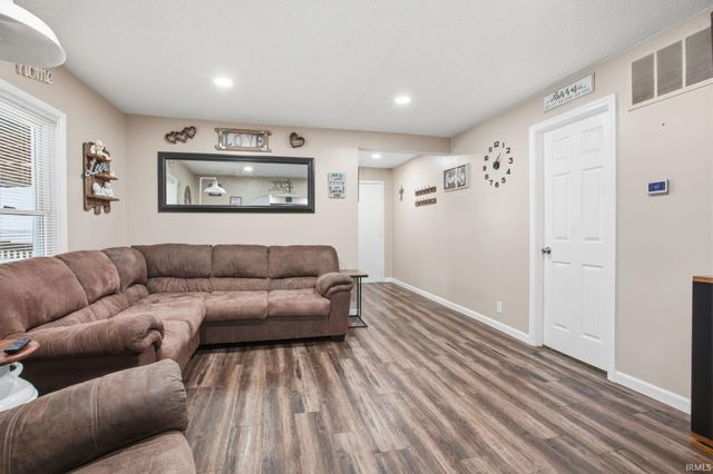 1009 E Montpelier Pike, Marion, IN 46953