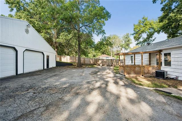 14601 E 39th Street S, Independence, MO 64055