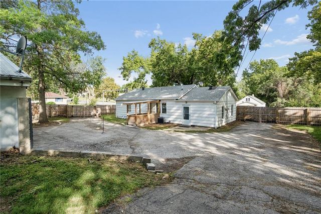 14601 E 39th Street S, Independence, MO 64055