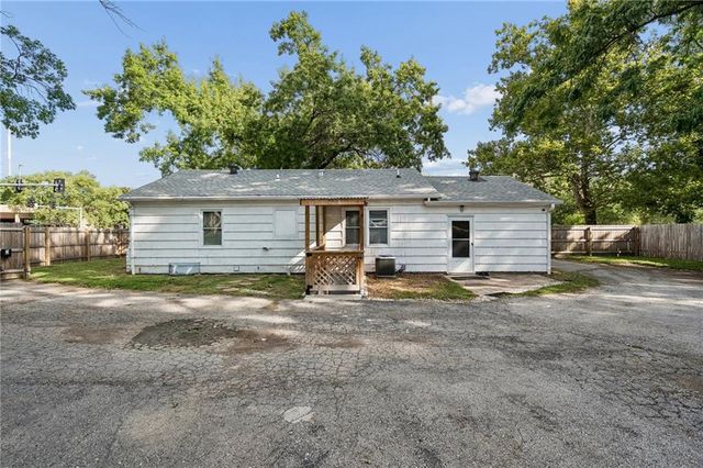 14601 E 39th Street S, Independence, MO 64055