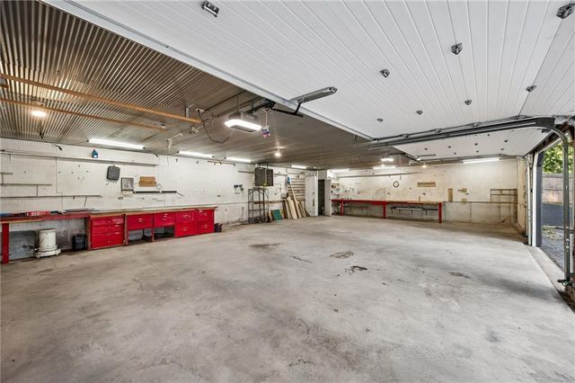 14601 E 39th Street S, Independence, MO 64055
