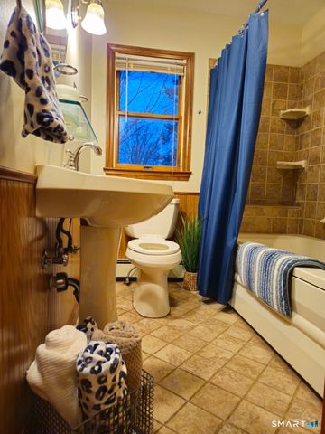 35 Lardner Road, Bristol, CT 06010