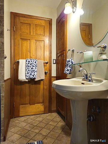 35 Lardner Road, Bristol, CT 06010