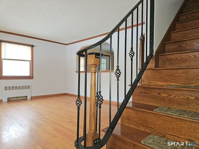 35 Lardner Road, Bristol, CT 06010