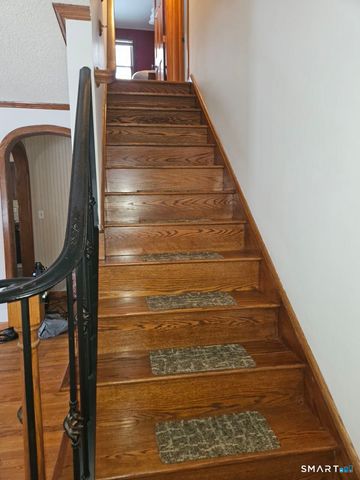 35 Lardner Road, Bristol, CT 06010