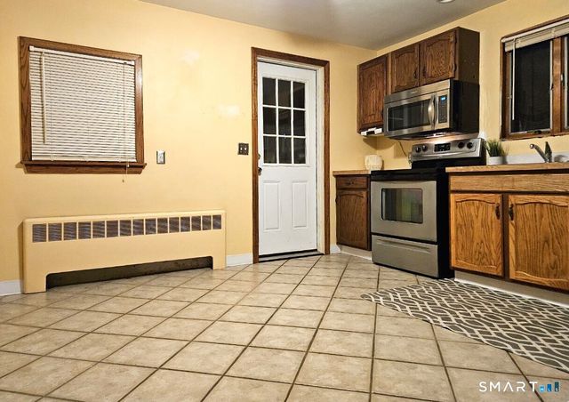 35 Lardner Road, Bristol, CT 06010