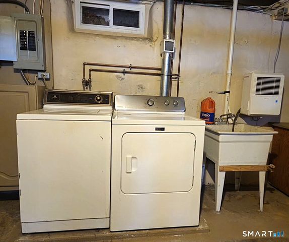 35 Lardner Road, Bristol, CT 06010