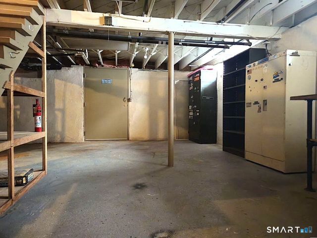 35 Lardner Road, Bristol, CT 06010