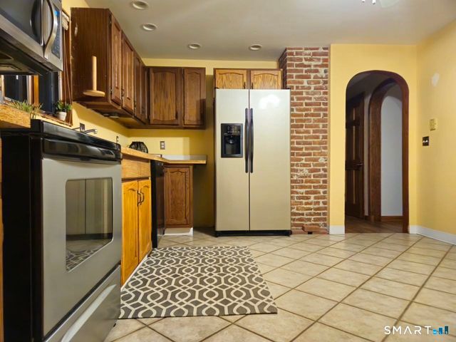 35 Lardner Road, Bristol, CT 06010