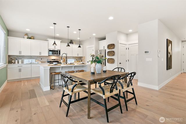 28404 142nd Place SE, Kent, WA 98042