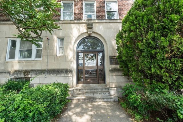 1607 Commonwealth Ave 24, Boston, MA 02135