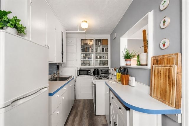 1607 Commonwealth Ave 24, Boston, MA 02135