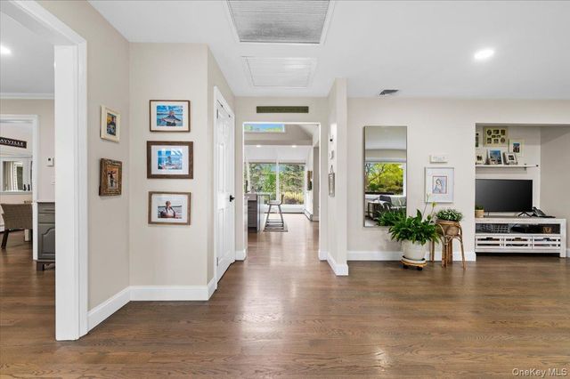 11 Beaver Drive, Bayville, NY 11709