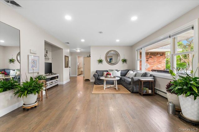 11 Beaver Drive, Bayville, NY 11709